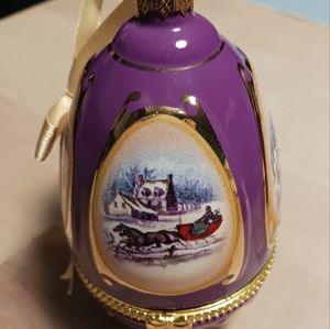 Mr. Christmas musical egg